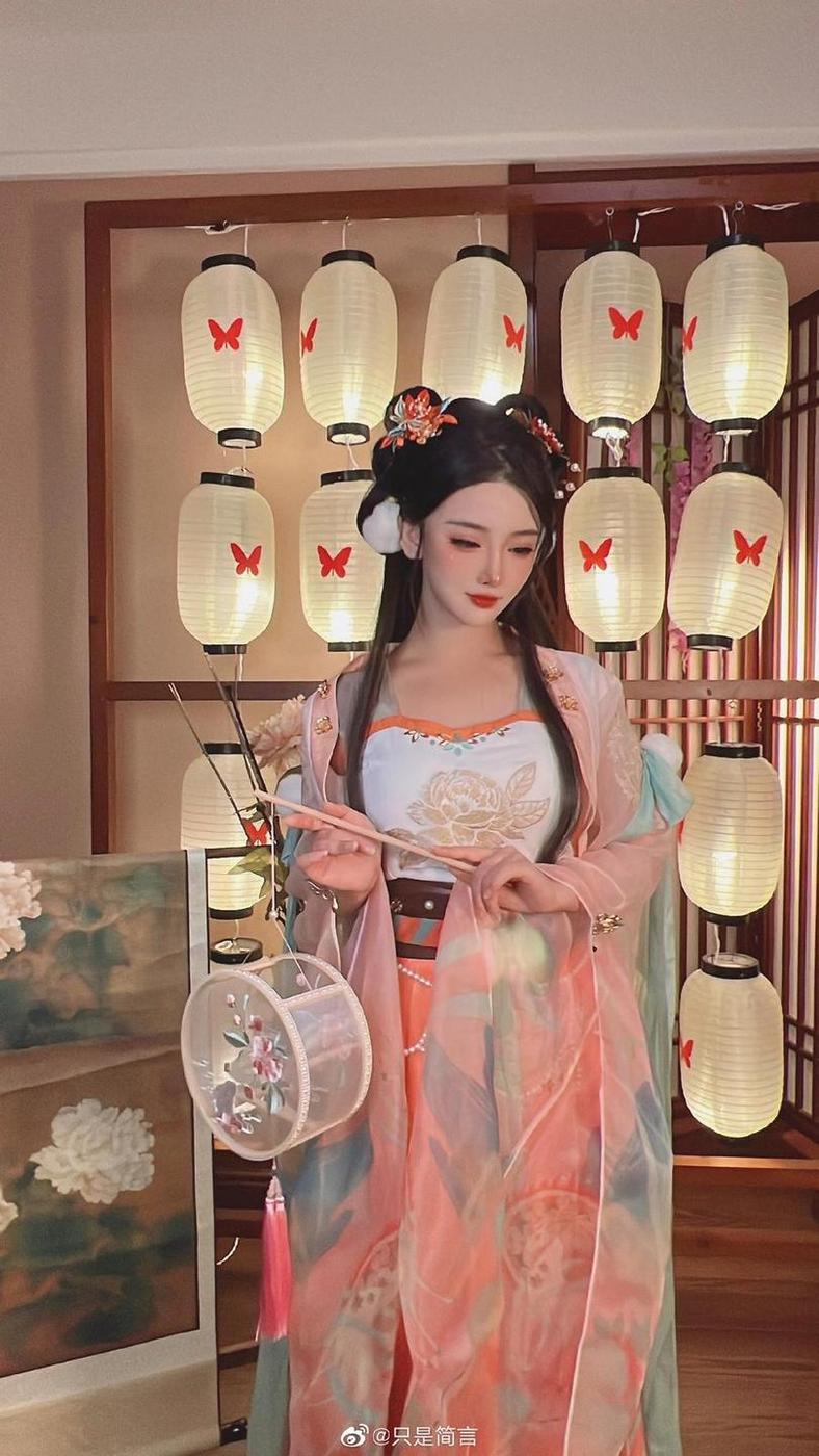 只是简言cos小恶魔：闪光灯下的cos照片大合集